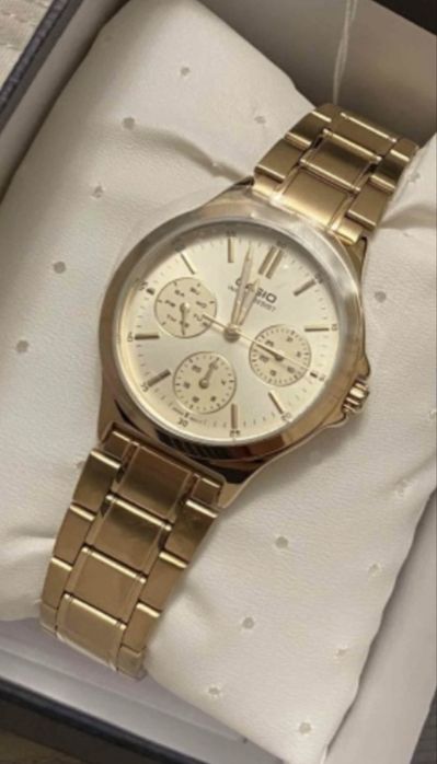 Женские наручные часы