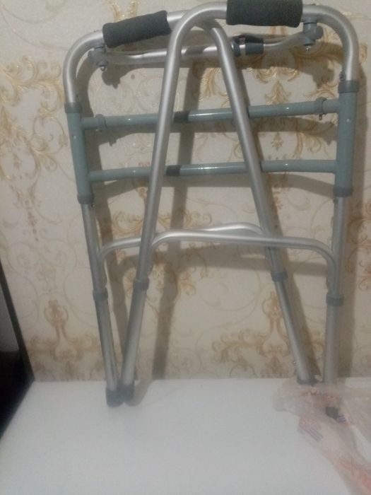 Продам ходунки  абсалютно новые