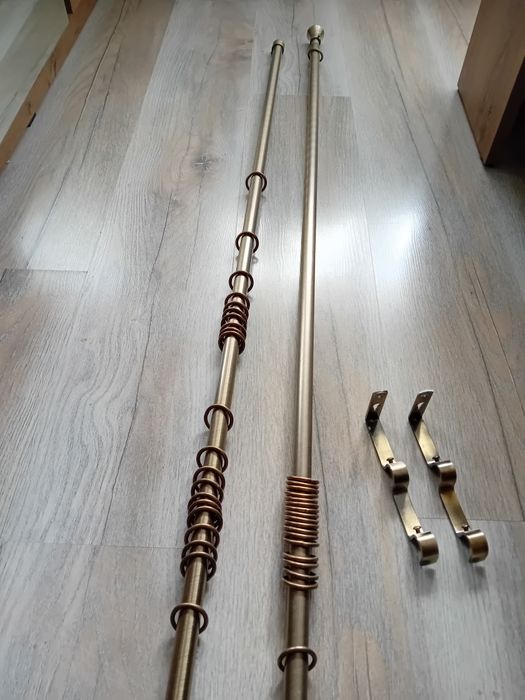 Garnișă metalica extensibila