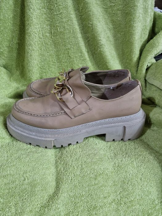 Продам лоферы и босоножки