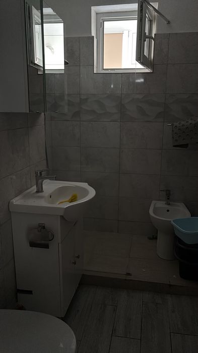 Inchiriez apartament 3 camere