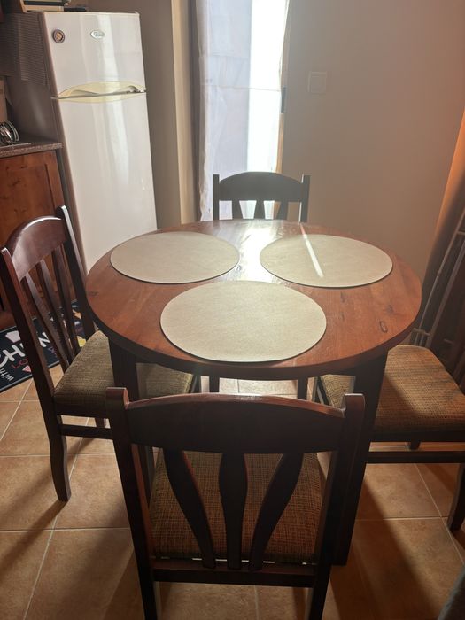 Трапезна маса с 4 стола