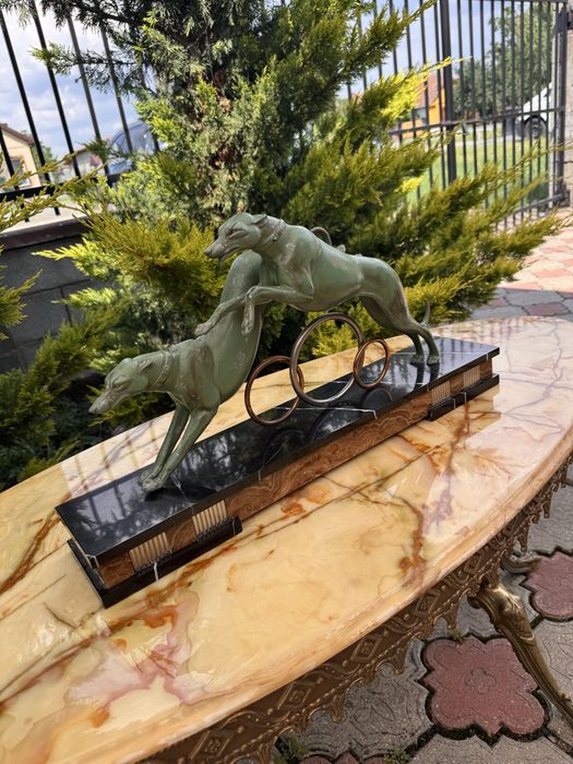 Statueta Art Deco - metal pe soclu de marmura