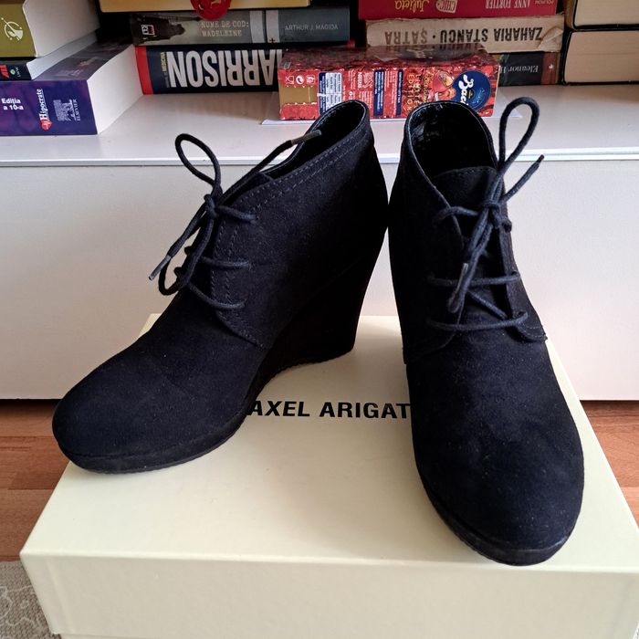 Botine, pantofi cu siret