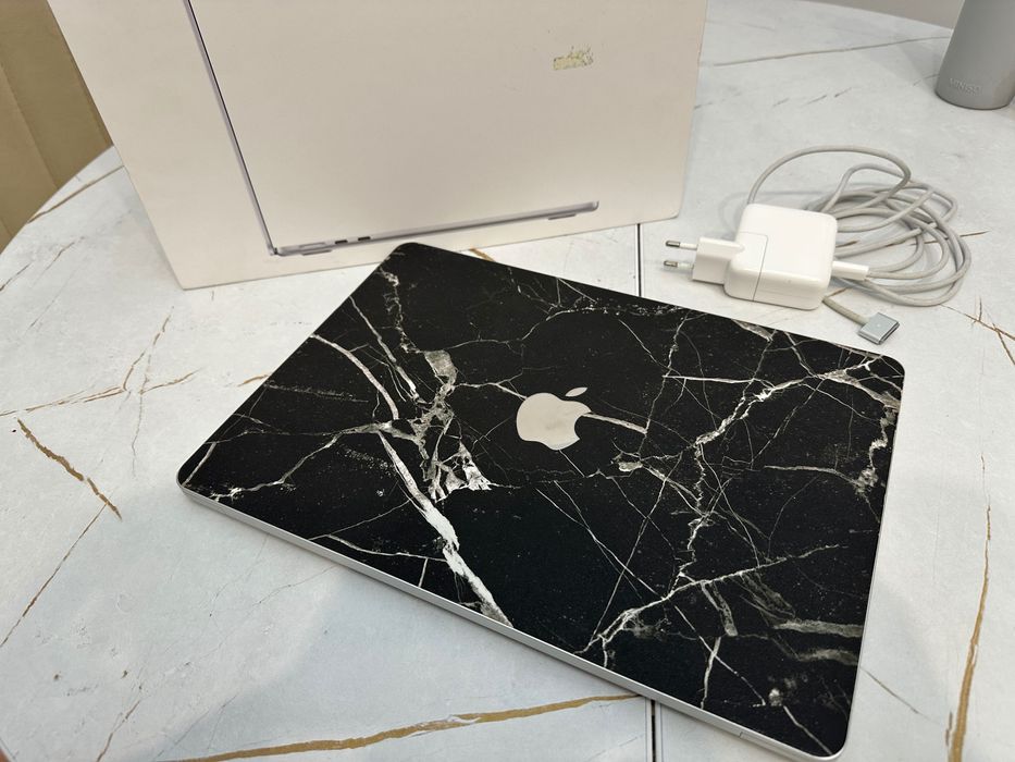 Продам MacBook (в идеальном состоянии)