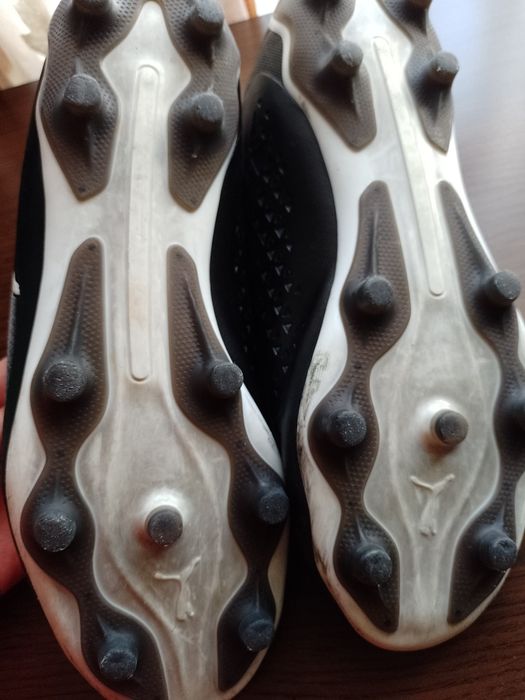 Vând ghete fotbal Puma KING
