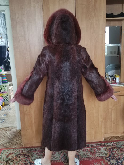 Продам шубу из нутрии.