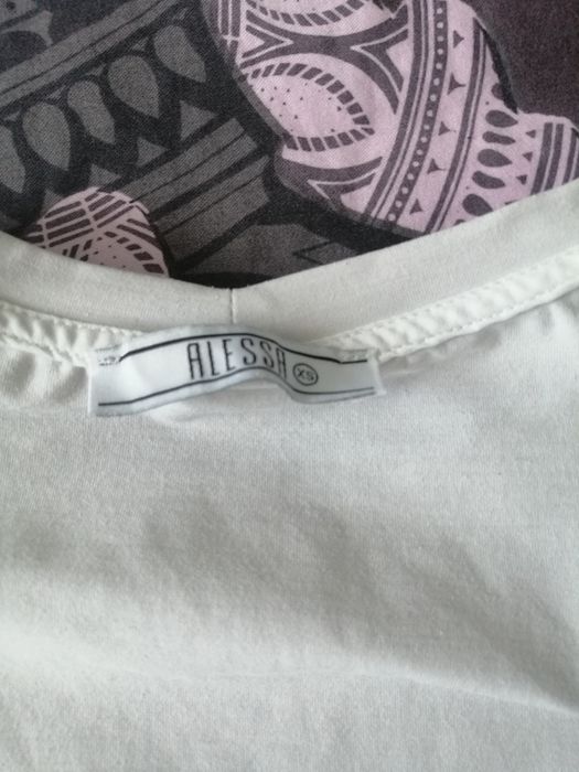 Бяла тениска  Алеса
