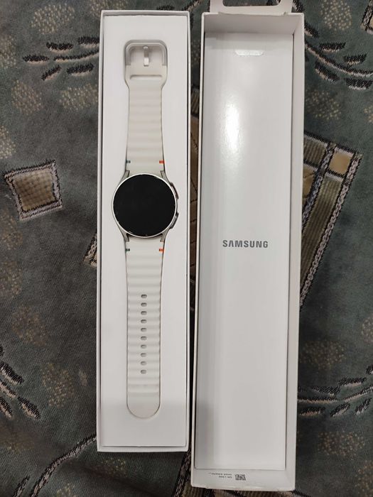 Срочно смарт часы Samsung Galaxy Watch7