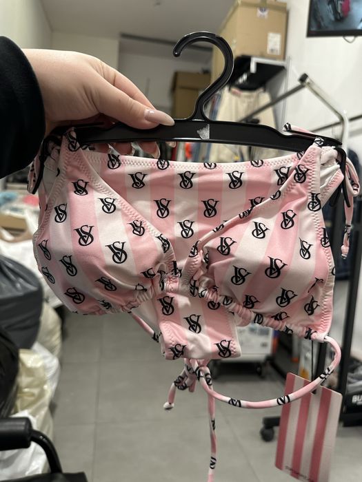 НА ЕДРО Дамски бански НА ЕДРО