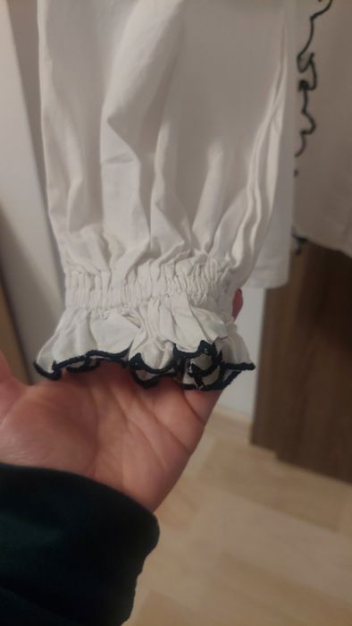 Bluza Zara marimea Xs brodata