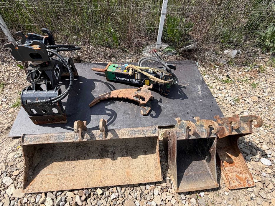 Vand miniexcavator VOLVO EXR252D cu accesorii si remorca transport