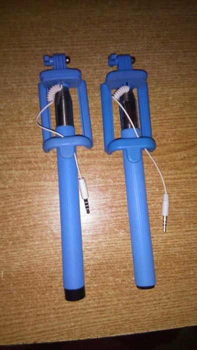 Selfie stick cadou ideal pentru a face fotografii