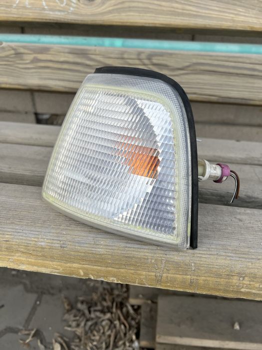 Левый поворотник ауди 80 оригинал