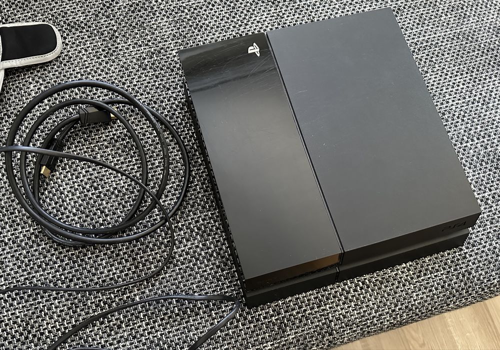 PlayStation 4, 2 контролера, игри