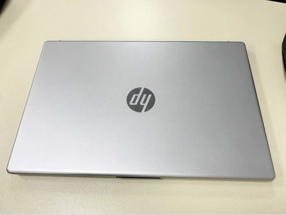 Hp i5 notebook sotiladi