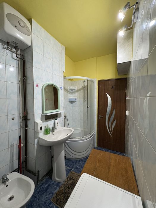 Garsonieră spațioasă de vânzare, la parter