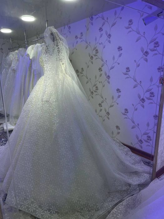 Kelin ko'ylaklar sotiladi