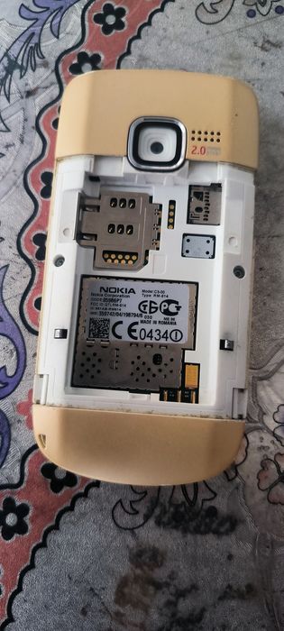 Қолында Nokia әтеш