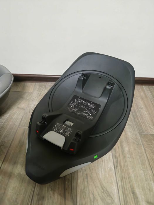 Комплект Cybex стол за кола + база + адаптери за количка