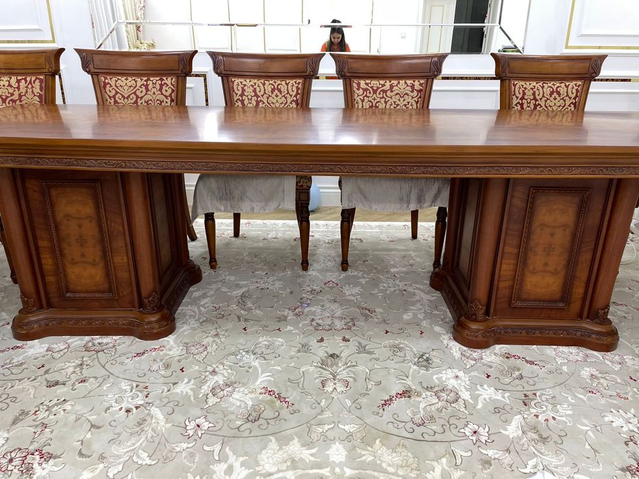 Стол и стул  мебели