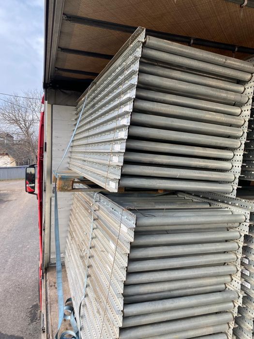 Role metalice  cu rafturi metalice