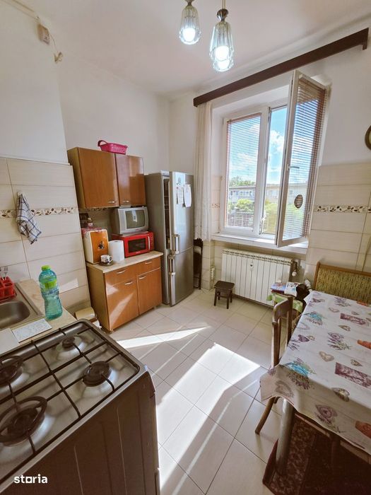 Vanzare apartament 3 camere Su 84 mp Razoare blocurile rusesti etaj 3