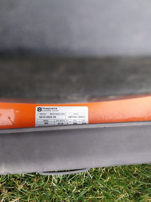 Masina de tuns iarba