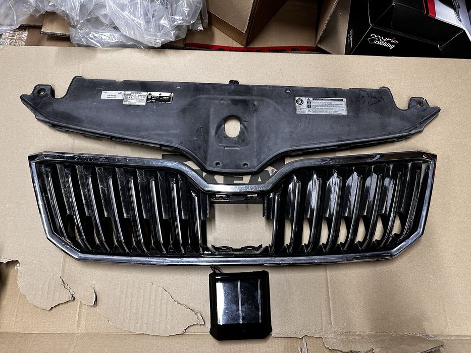 Grilă radiator.capac distronic skoda superb 3.v.