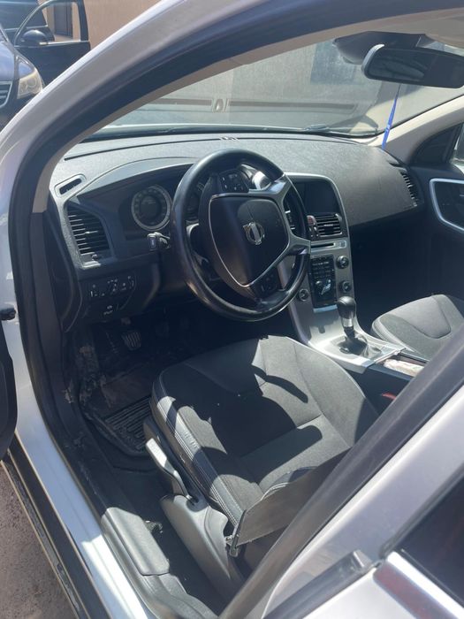Volvo XC60    An fabricație: 12/2012   Motor: 2.4    4x4