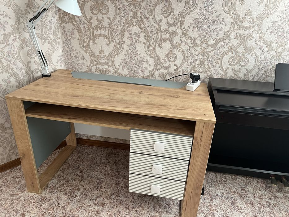 письменный стол