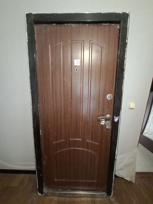 Продам входную дверь