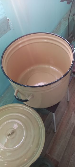 Кастрюля эмалированная