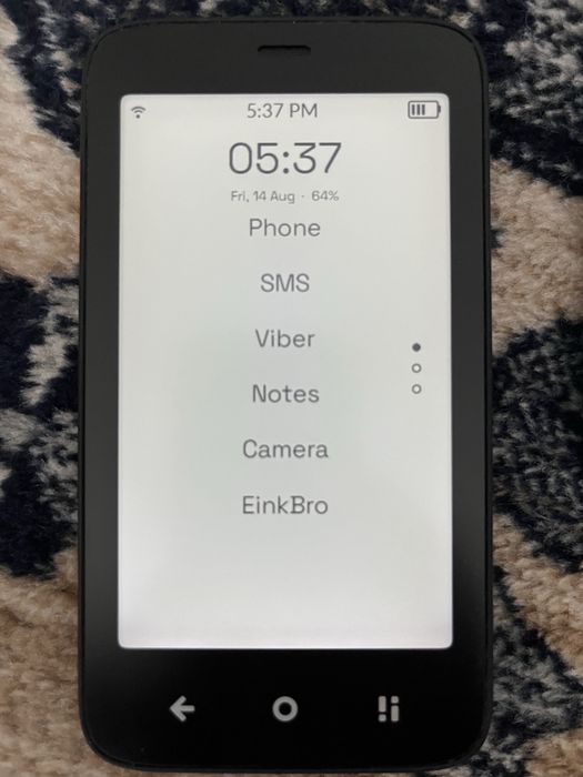 Минималистичен eink Android телефон Mudita Kompakt
