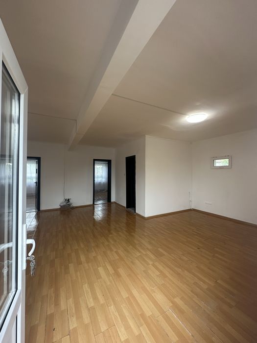 Casă de vânzare în Păulești (Brusturi) – teren generos, zonă liniștită