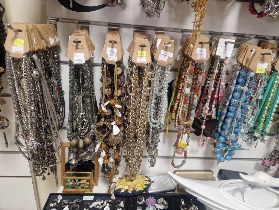 Естествени перли и други бижута