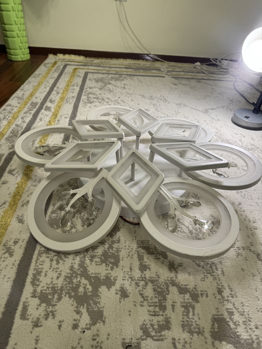 Люстра новая.