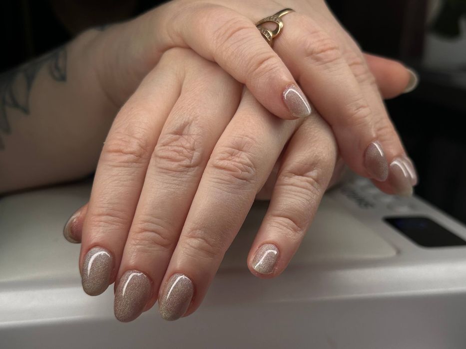 Нужны модели на маникюр