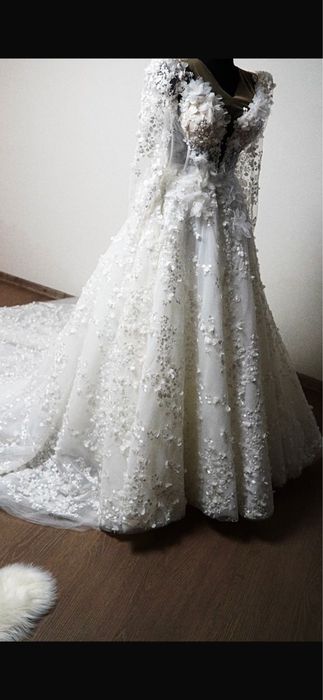 Vând rochie de mireasa cu trena