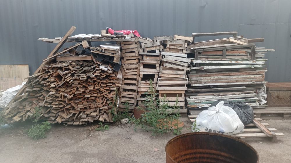 Дрова рамы и доски для печи