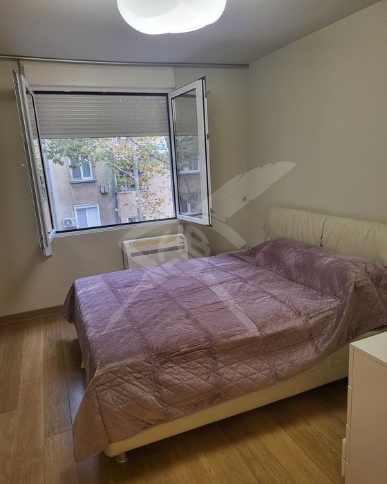 Дава се под наем Тристаен апартамент в Бургас, Център - 75 кв.м за 598.23 € - Снимка #1