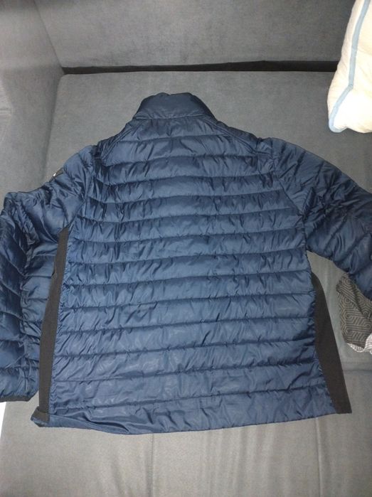 Vând geaca calvin klein