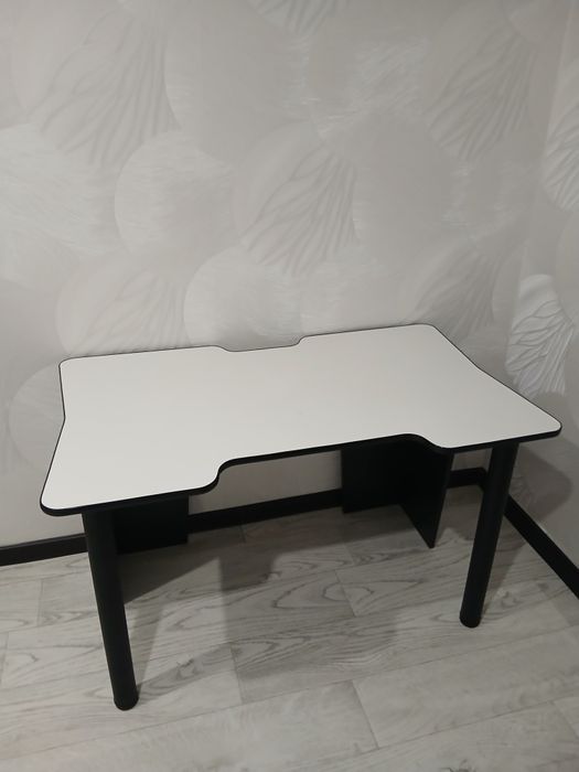 Продам компьютерный стол