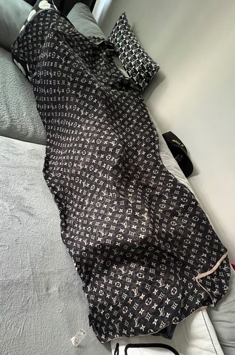 Louis Vuitton дамски шал тип (stole) оригинален