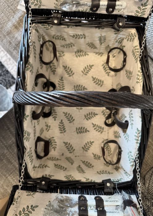 Cos de picnic pentru 4 persoane