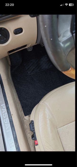 Полики в машину/ Көлікке арналған төсеніштер