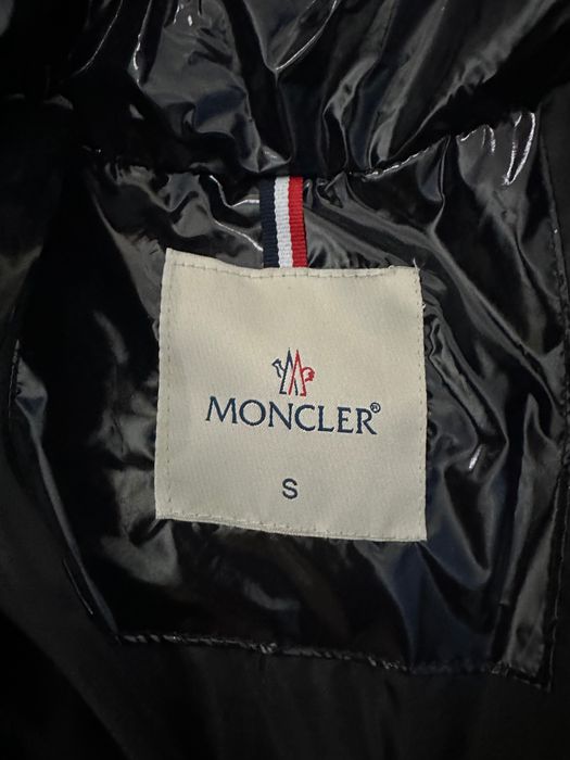 Яке Moncler с NFC tag