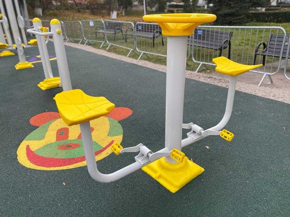 Aparat fitness de exterior cu dubla functie - Bicicleta si step