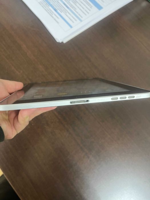 Apple iPad (1-е поколение)