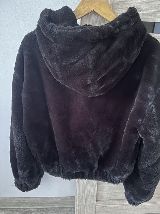 Меховая курточка Bershka